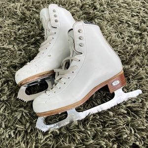 Riedell ice skate